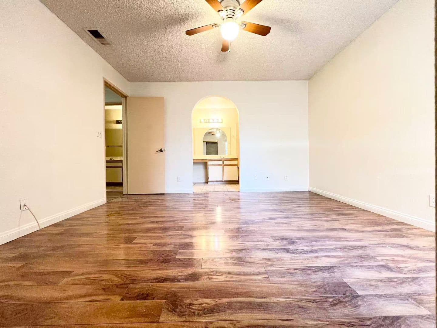 Las Vegas House: 2200 S Fort Apache Rd #2205