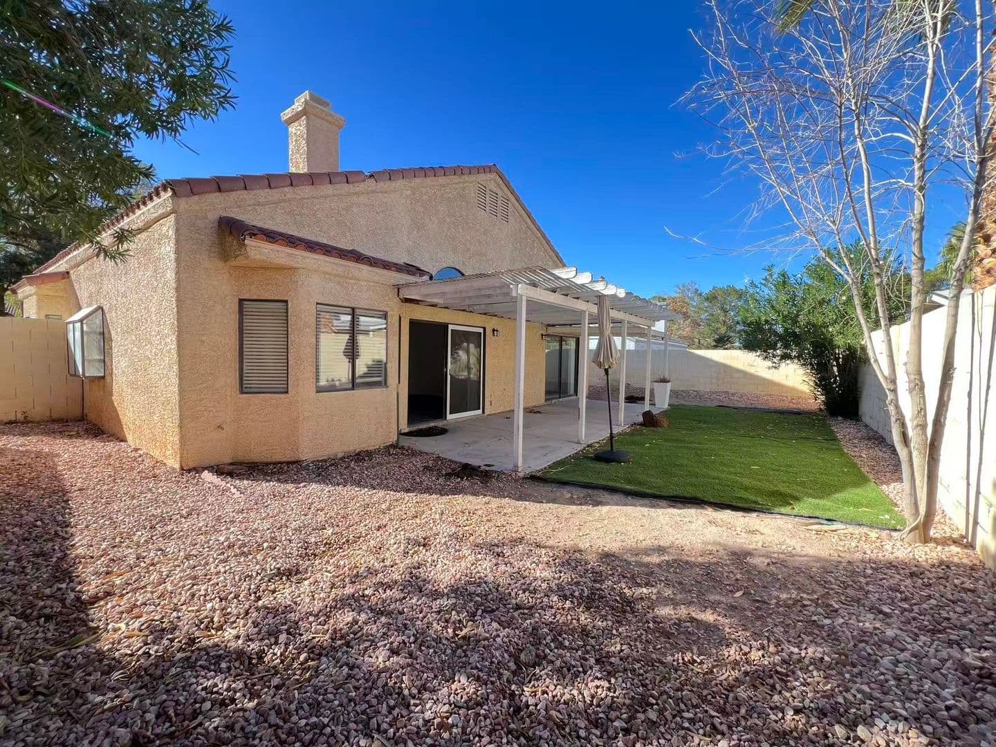 Henderson House: 98 Trevor Dr