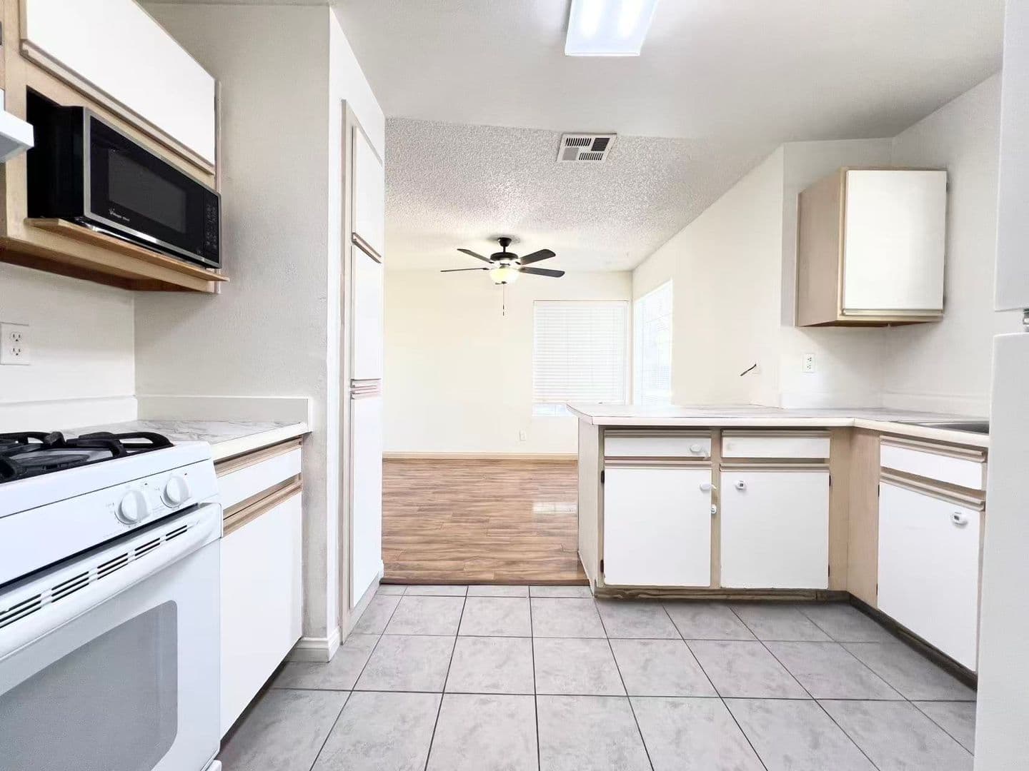 Las Vegas House: 2200 S Fort Apache Rd #2205