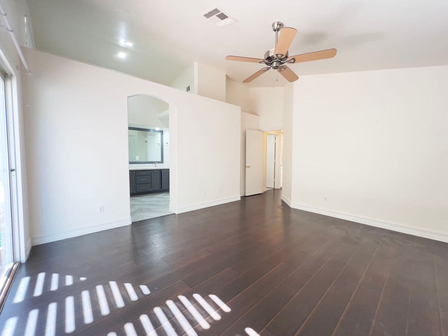 Henderson House: 54 Sea Holly Way