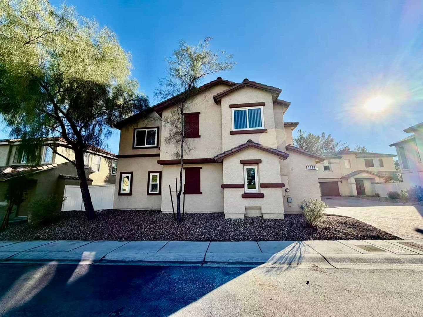 Henderson House: 1943 Sundown Canyon Dr