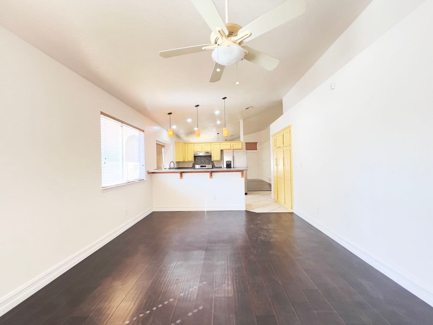 Henderson House: 54 Sea Holly Way