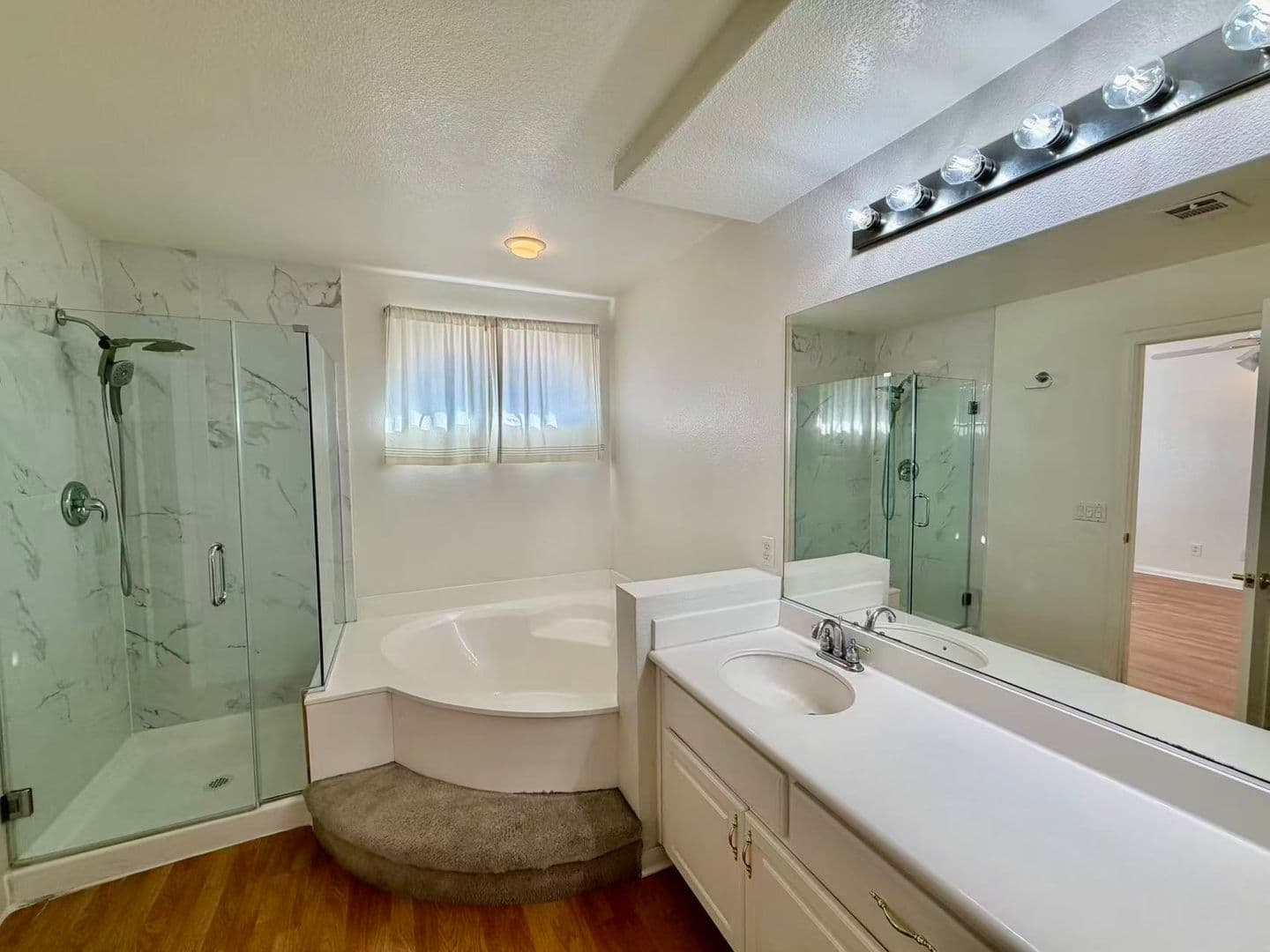 Las Vegas House: 8605 W Gilmore Ave