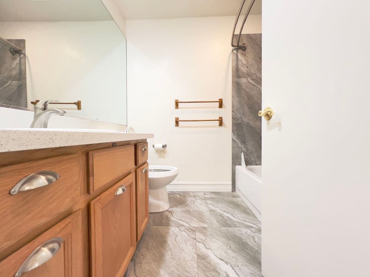 Henderson House: 54 Sea Holly Way