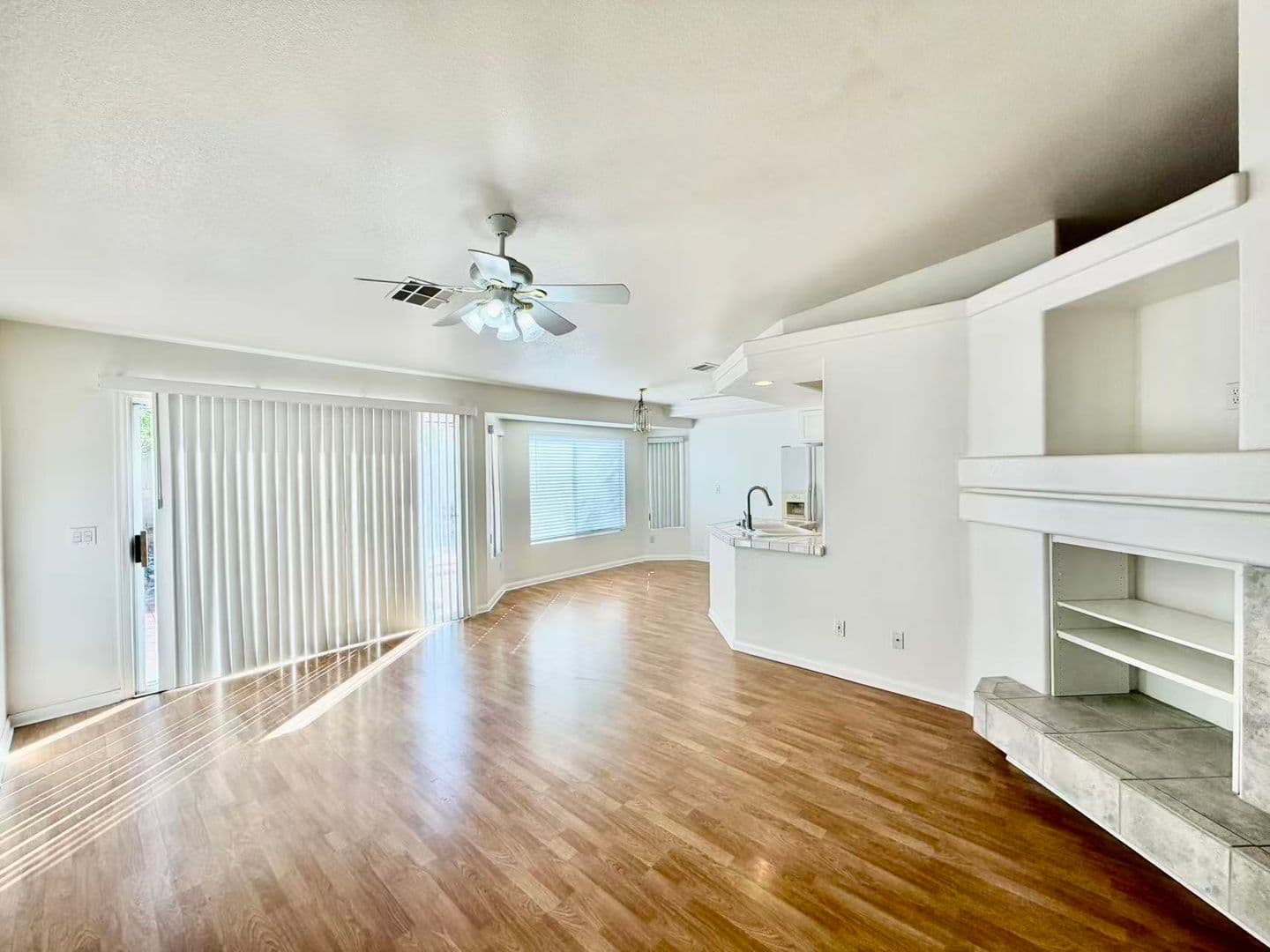 Las Vegas House: 8605 W Gilmore Ave
