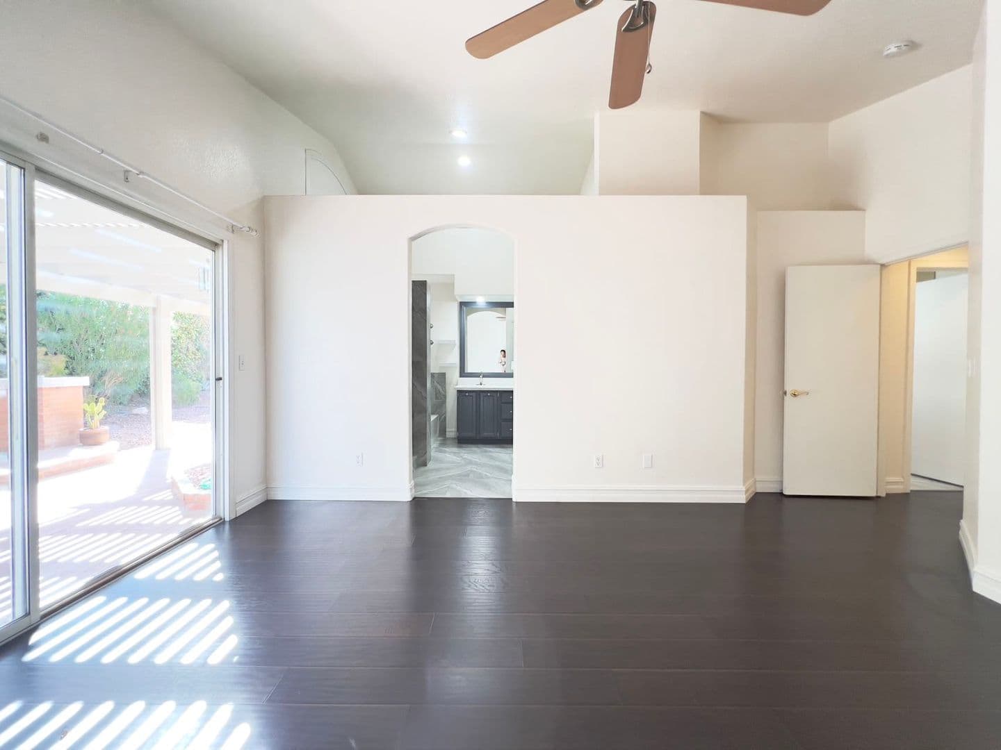Henderson House: 54 Sea Holly Way