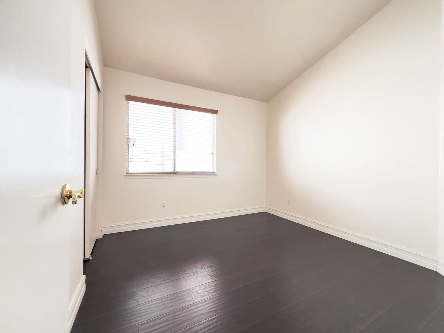 Henderson House: 54 Sea Holly Way
