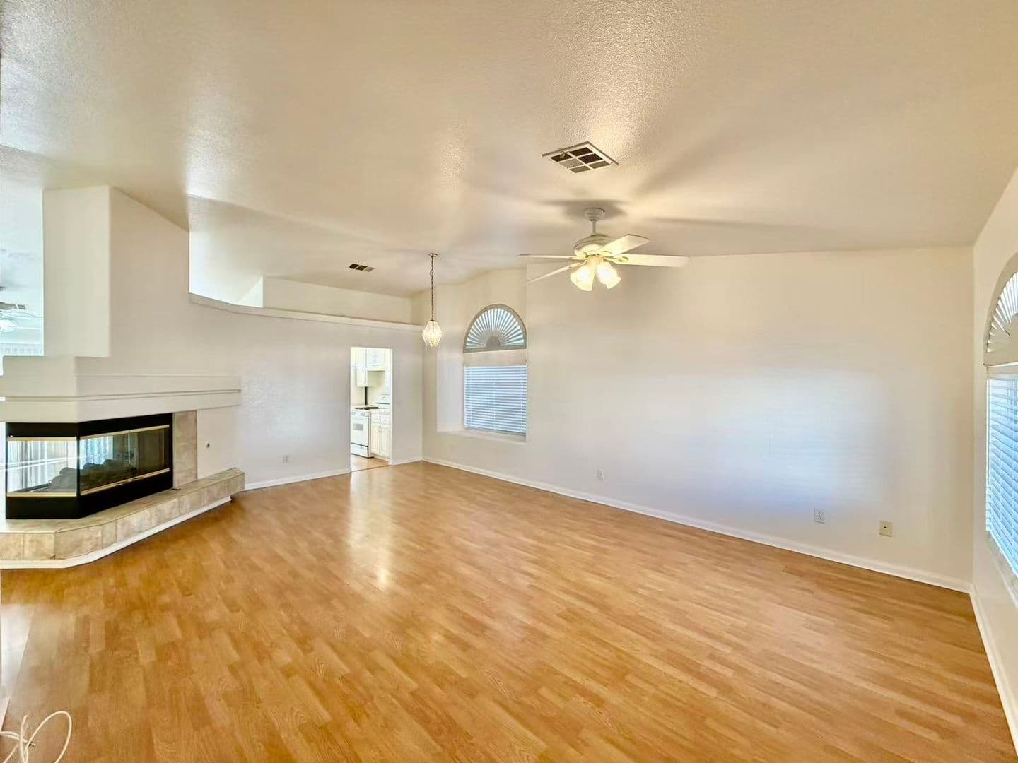 Las Vegas House: 8605 W Gilmore Ave