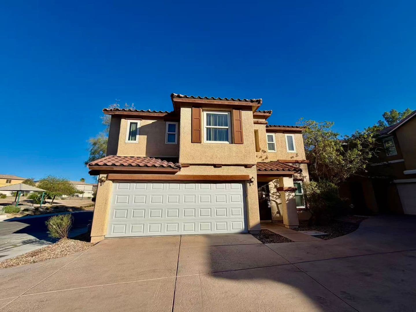 Henderson House: 1943 Sundown Canyon Dr