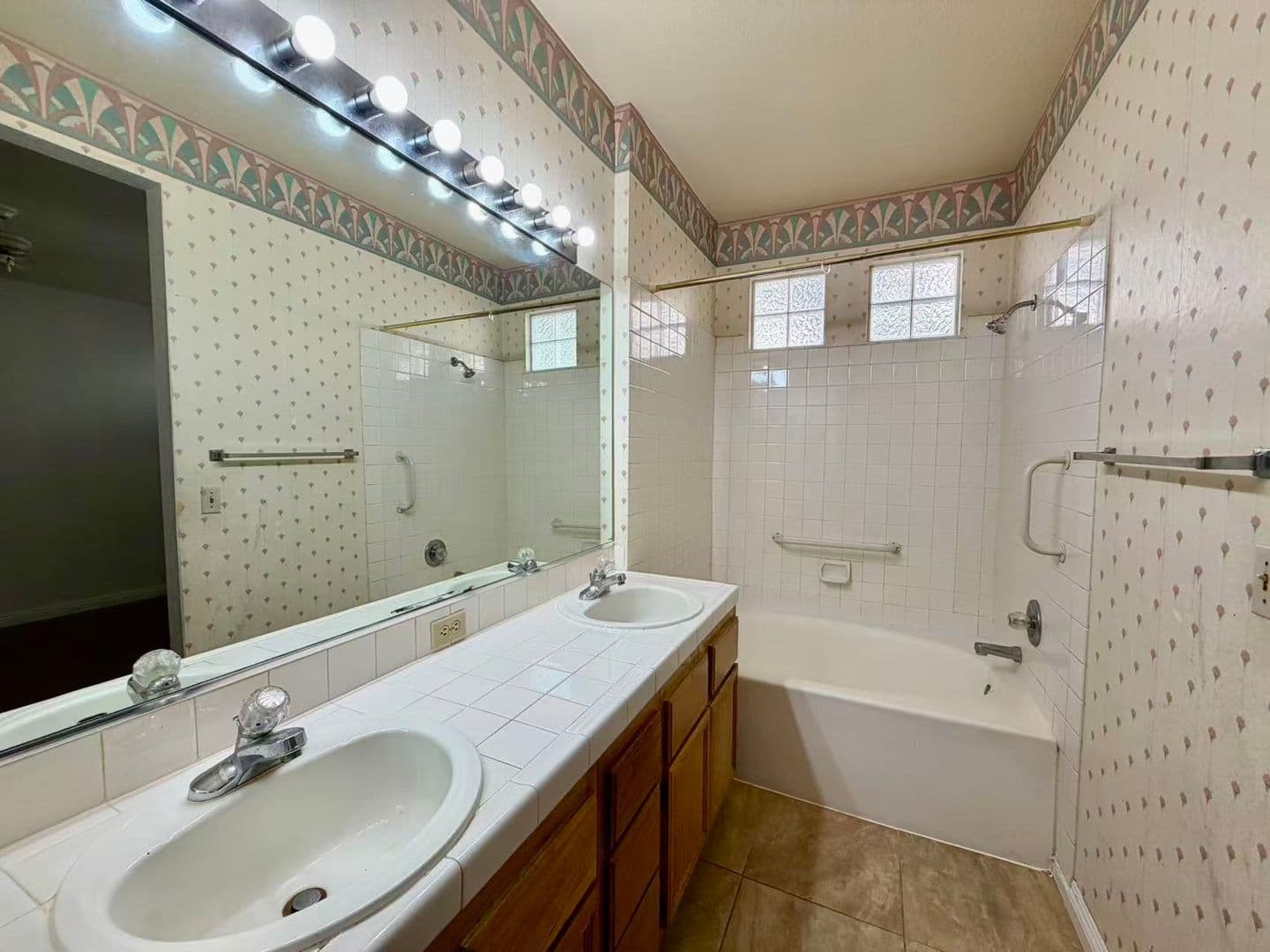 Las Vegas House: 5155 W Tropicana Ave B20 #1045