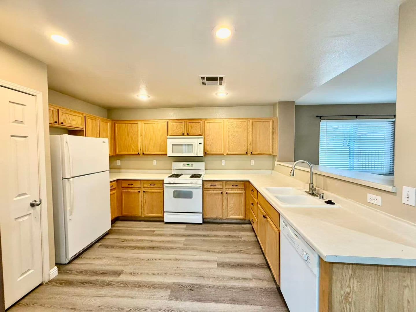 Henderson House: 1943 Sundown Canyon Dr