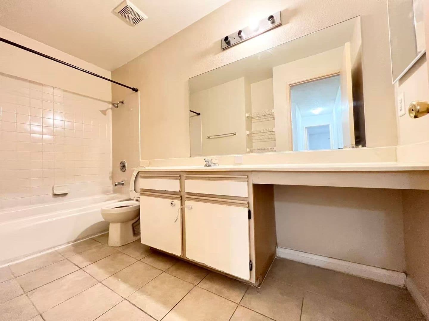 Las Vegas House: 2200 S Fort Apache Rd #2205