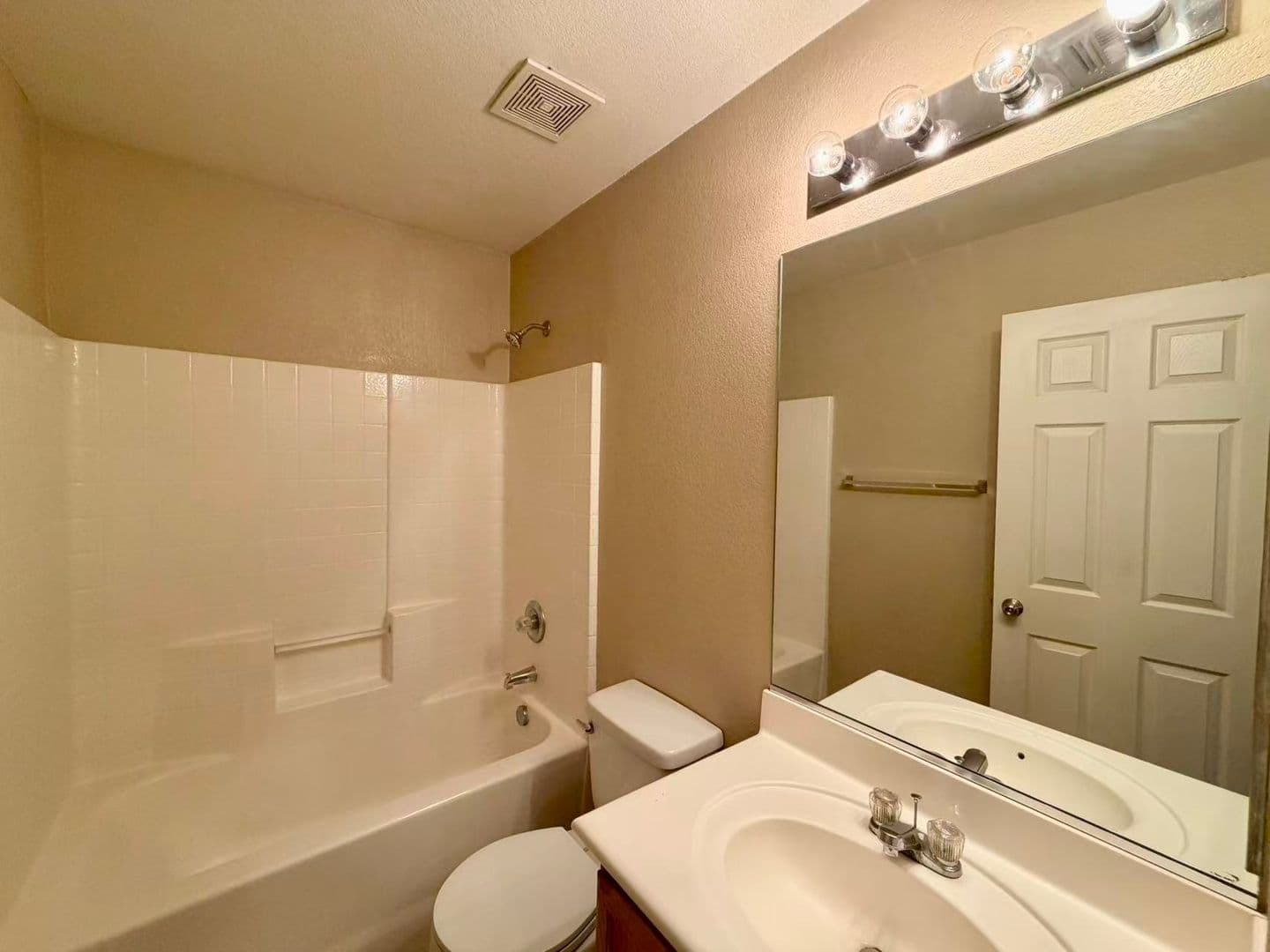 Henderson House: 1943 Sundown Canyon Dr