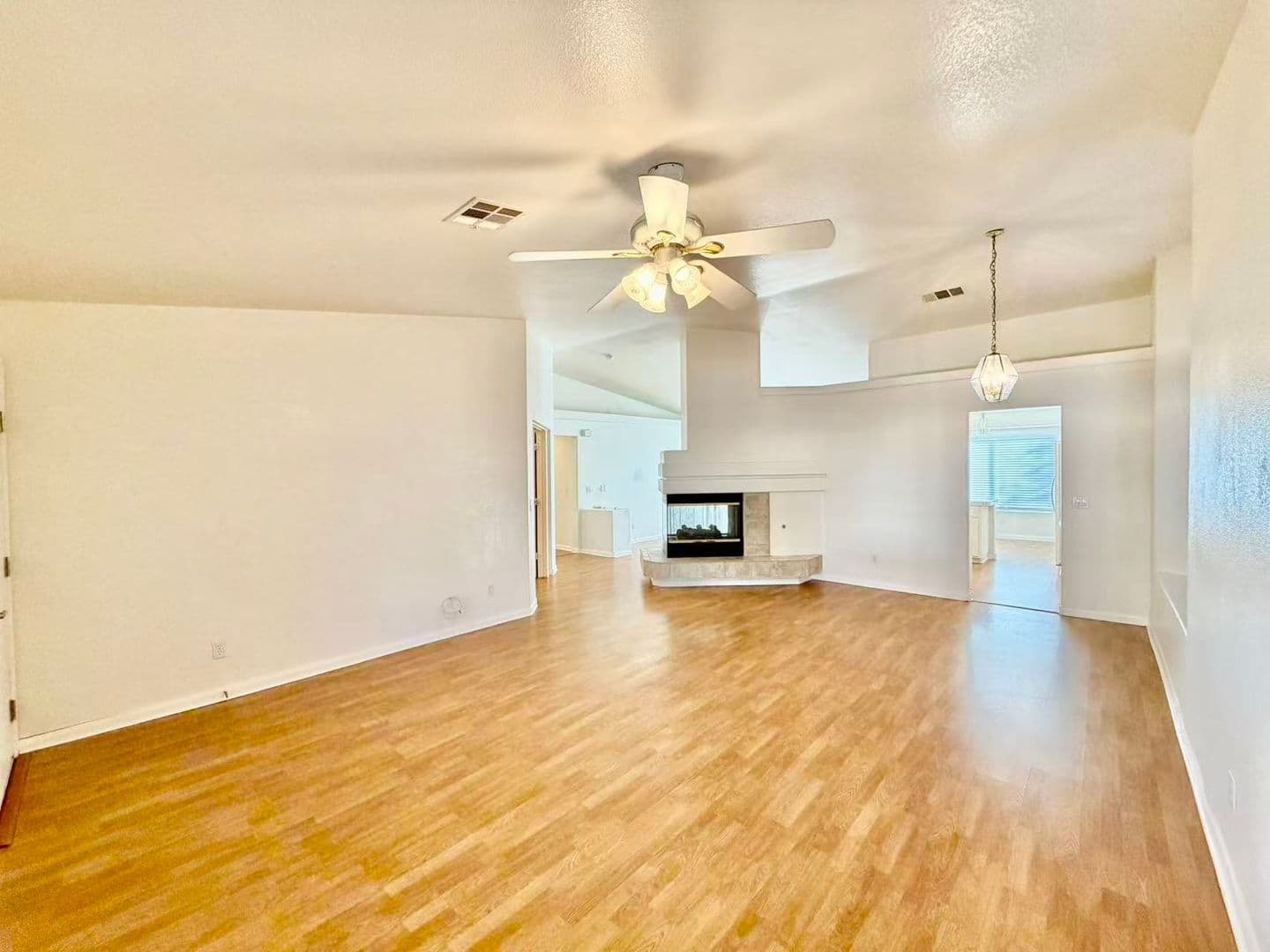 Las Vegas House: 8605 W Gilmore Ave
