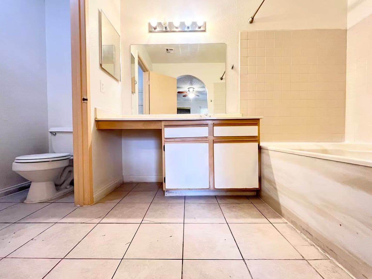 Las Vegas House: 2200 S Fort Apache Rd #2205