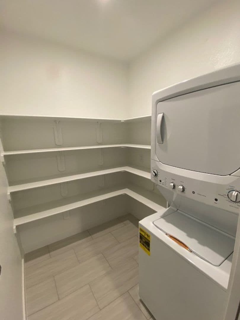 Fayetteville Apartment: 115 N School Ave