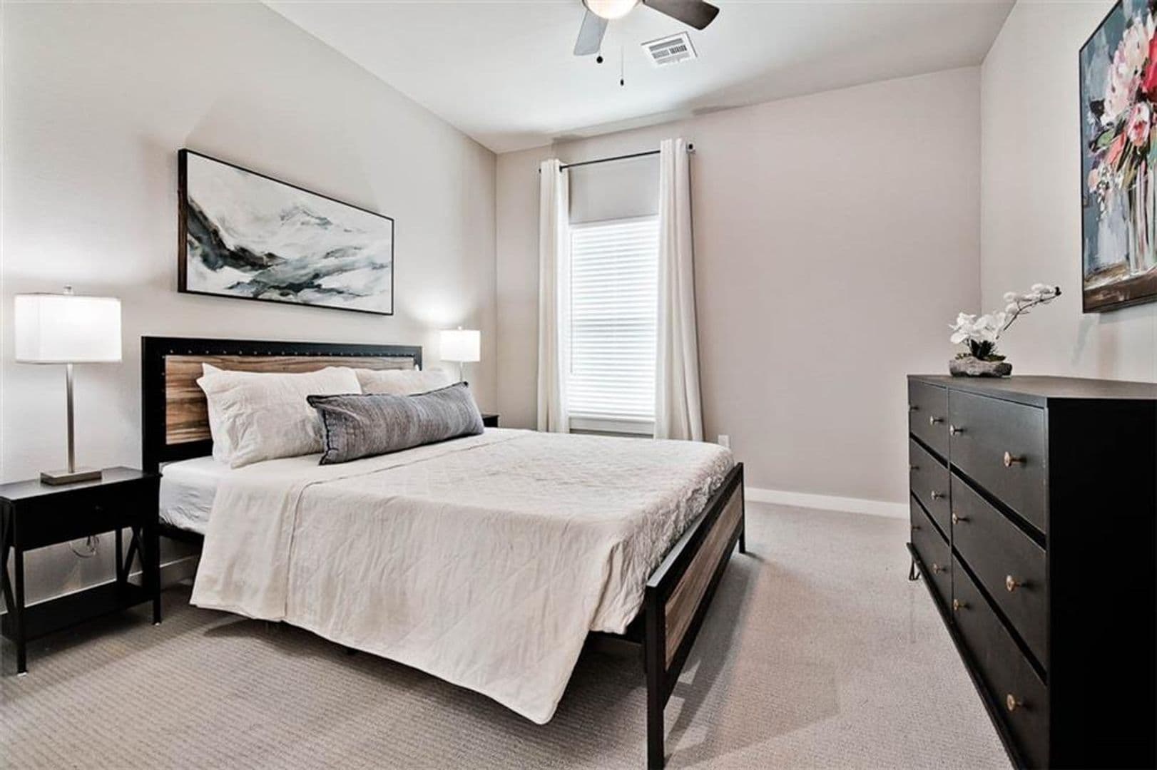 Fayetteville House: 281 W Ash St