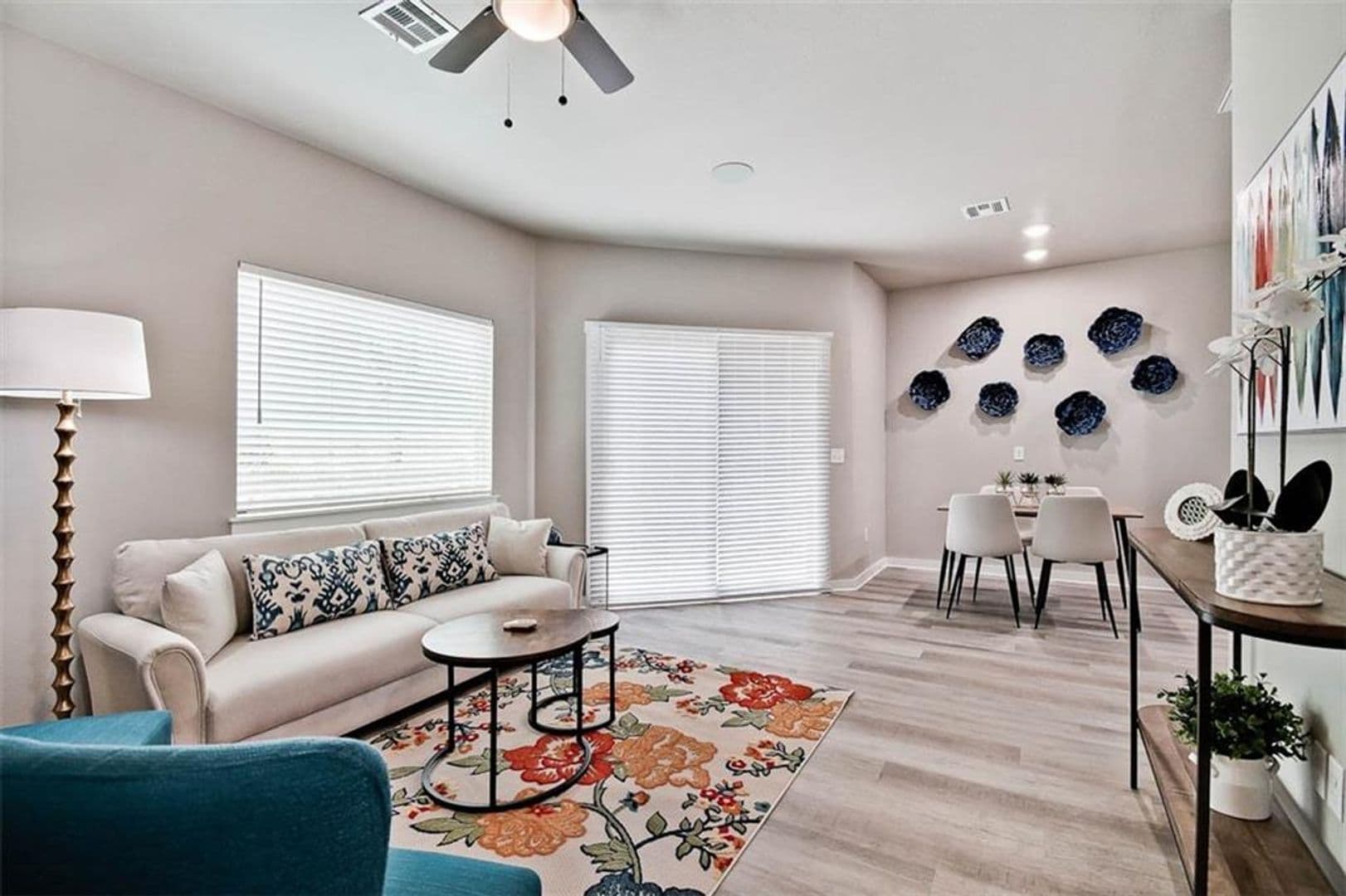 Fayetteville House: 281 W Ash St