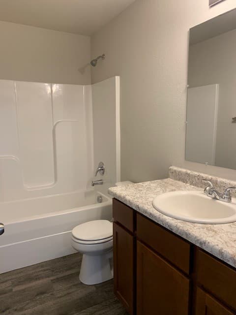 Fayetteville House: 5002 W Claxton Cir