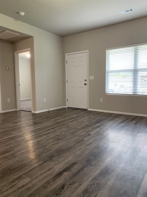 Fayetteville House: 5002 W Claxton Cir