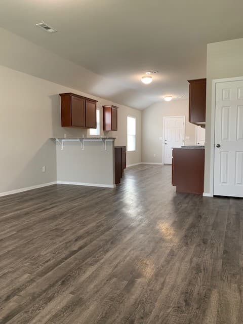 Fayetteville House: 5002 W Claxton Cir