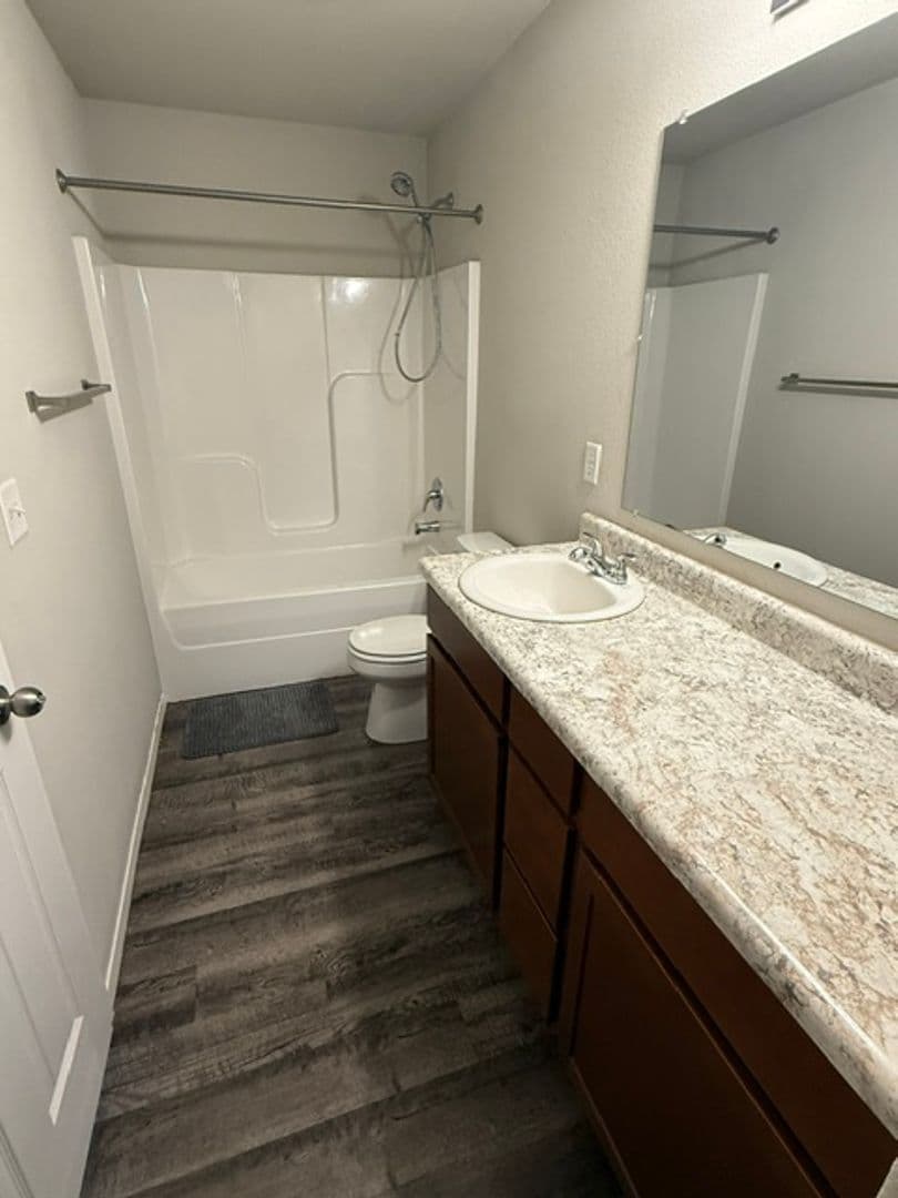 Fayetteville House: 5002 W Claxton Cir