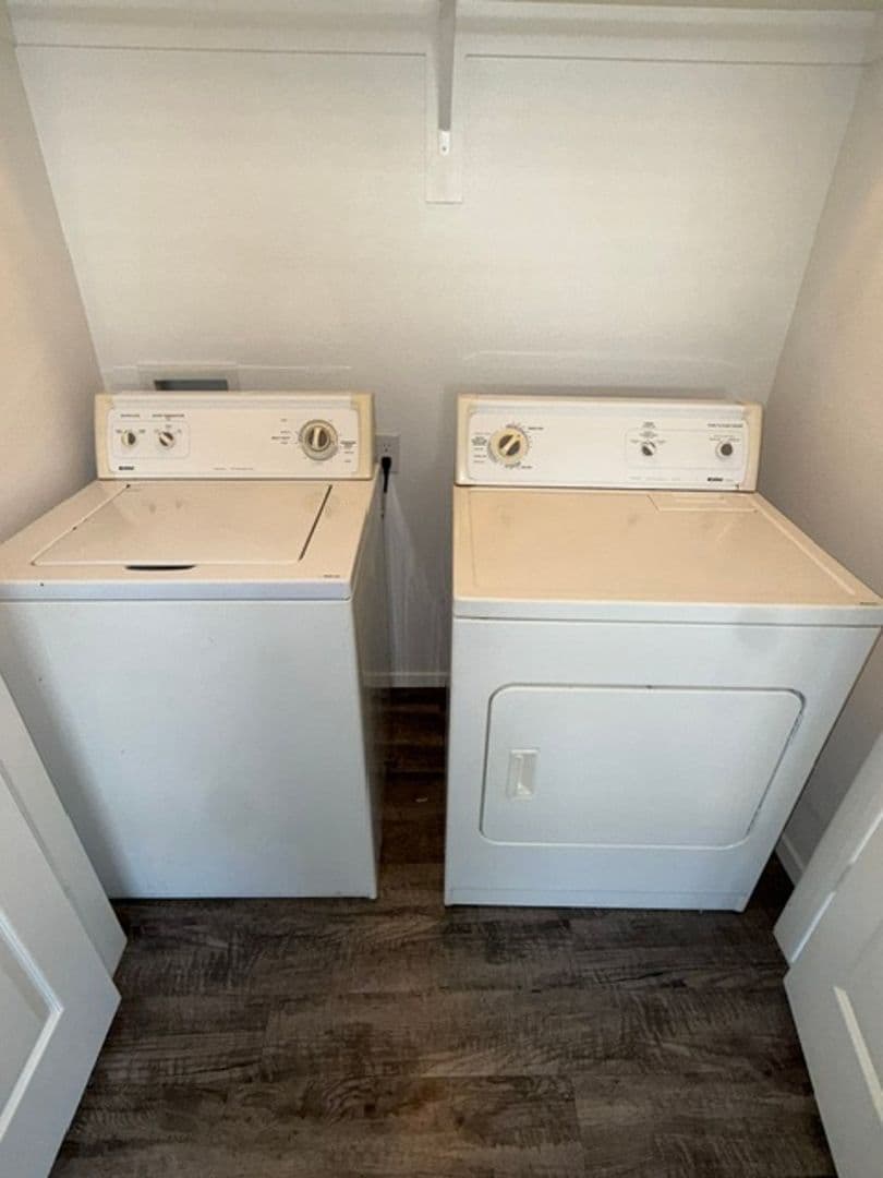 Fayetteville House: 5002 W Claxton Cir