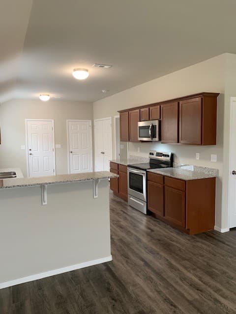 Fayetteville House: 5002 W Claxton Cir