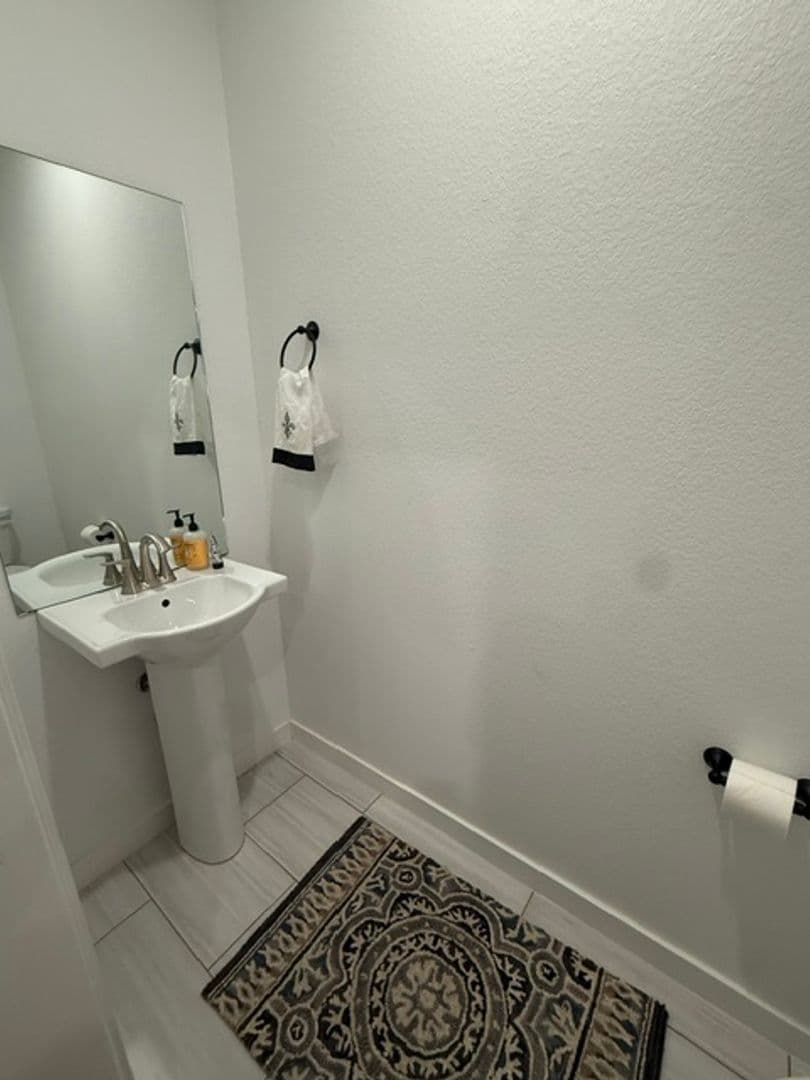 Fayetteville Apartment: 115 N School Ave