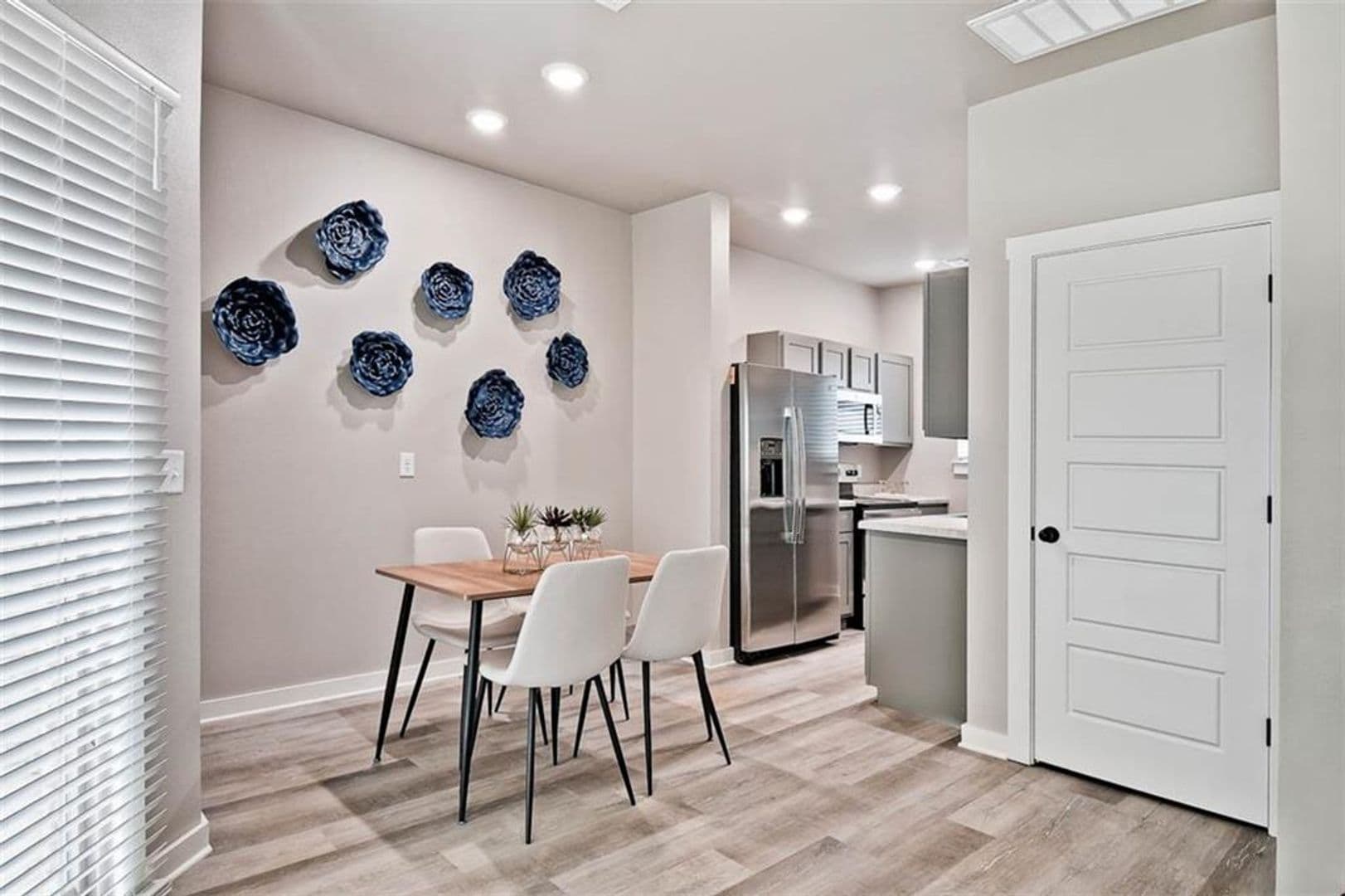 Fayetteville House: 281 W Ash St