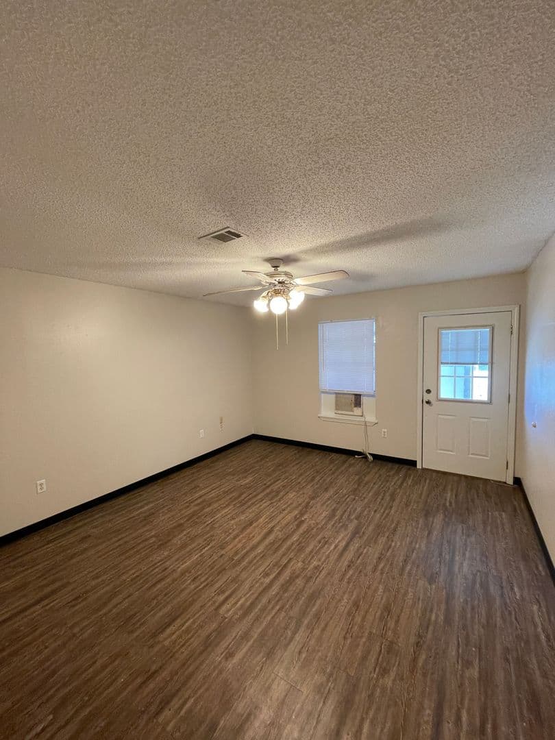 Springdale House: 3068 B Thompson
