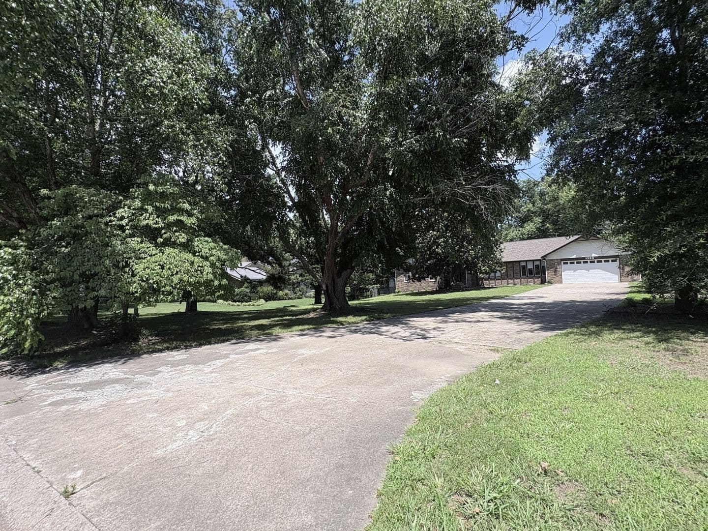 Siloam Springs House: 1365 Twin Springs
