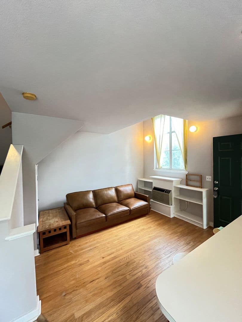 Fayetteville House: 233 Gregg St