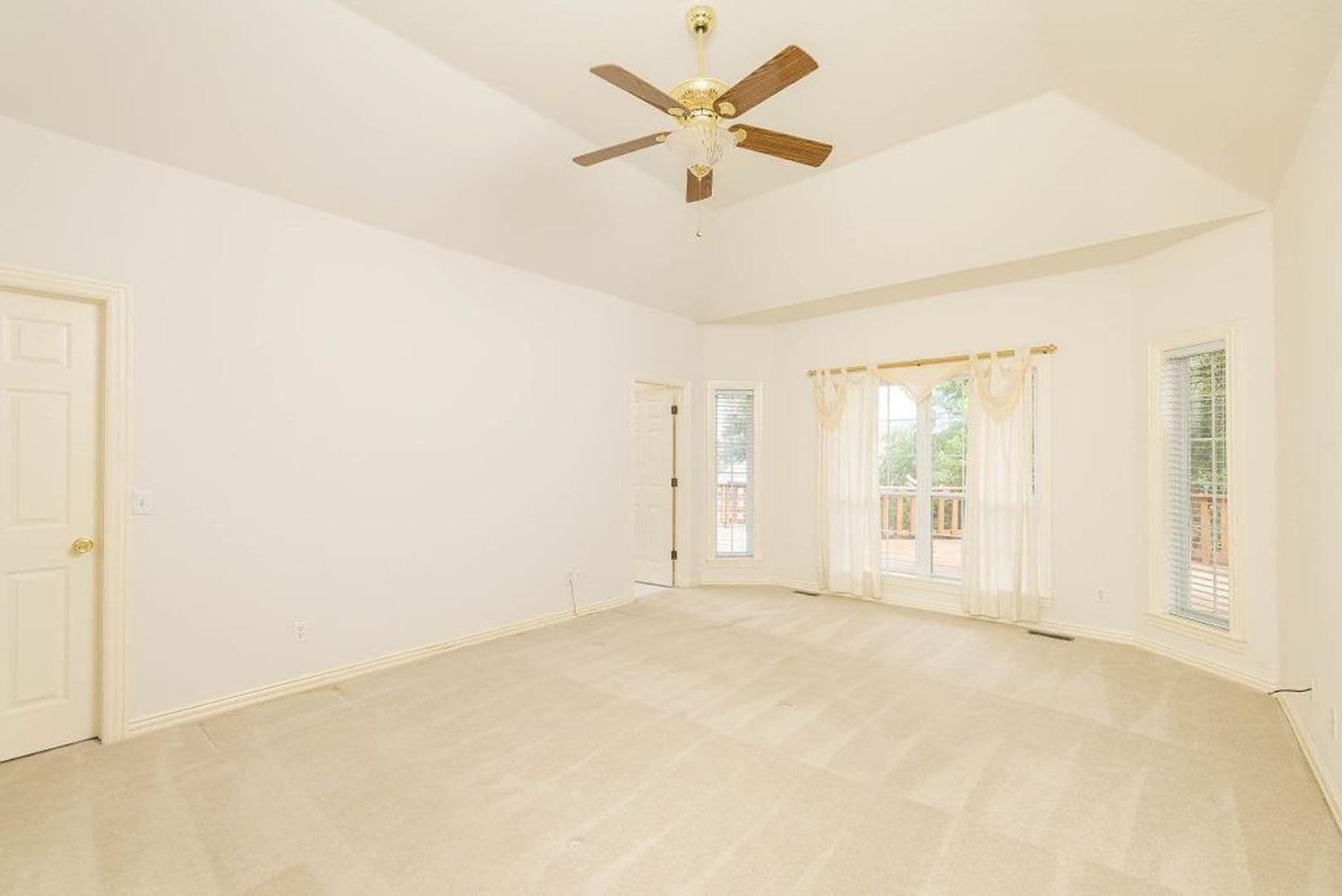Fayetteville House: 3236 Piper Glen