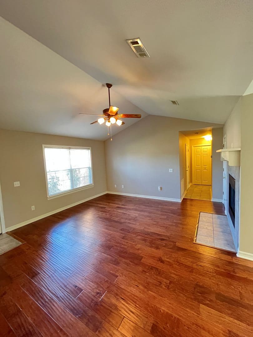 Elkins House: 1286 Hackberry Pl