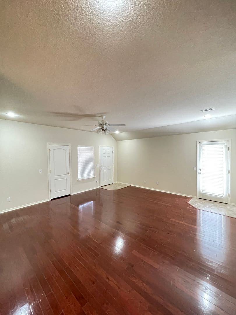 Springdale Apartment: Allegheny Terrace
