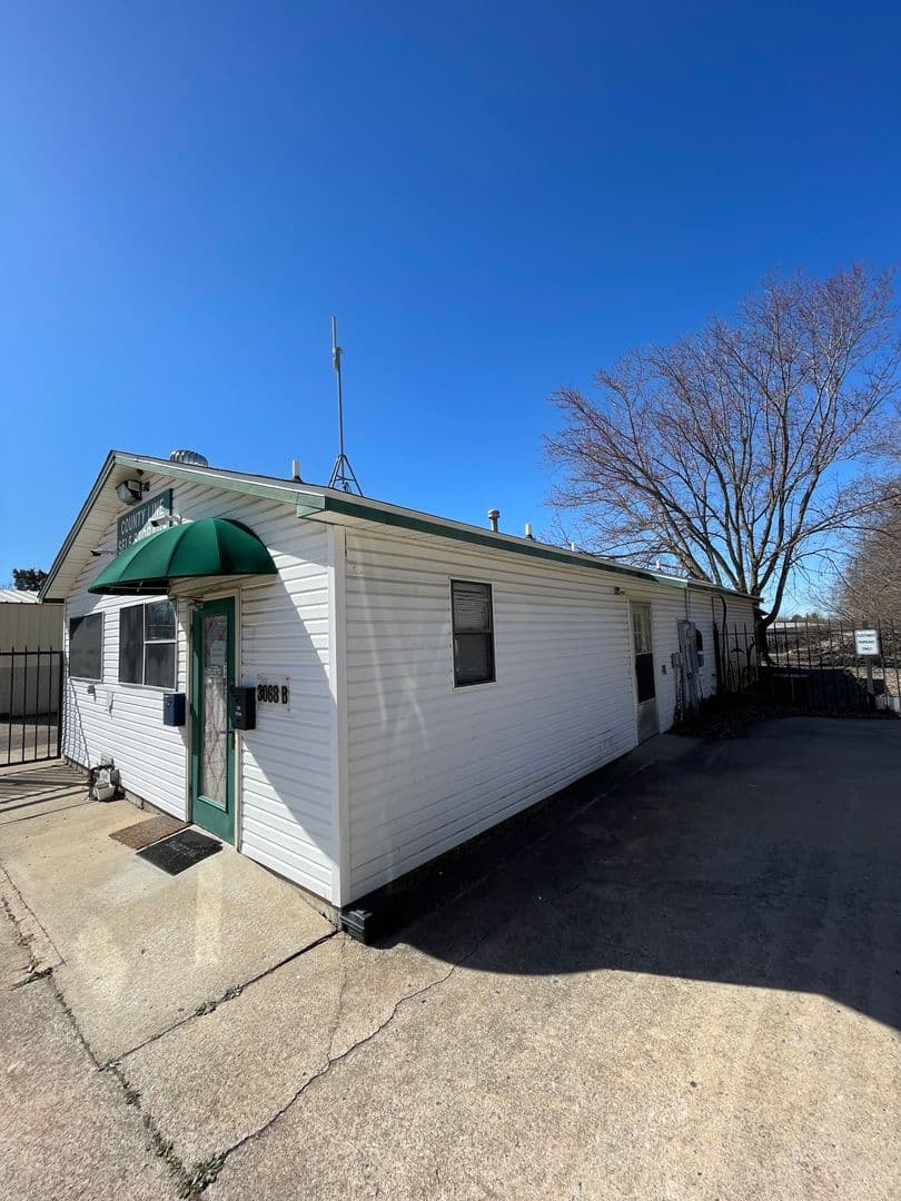 Springdale House: 3068 B Thompson