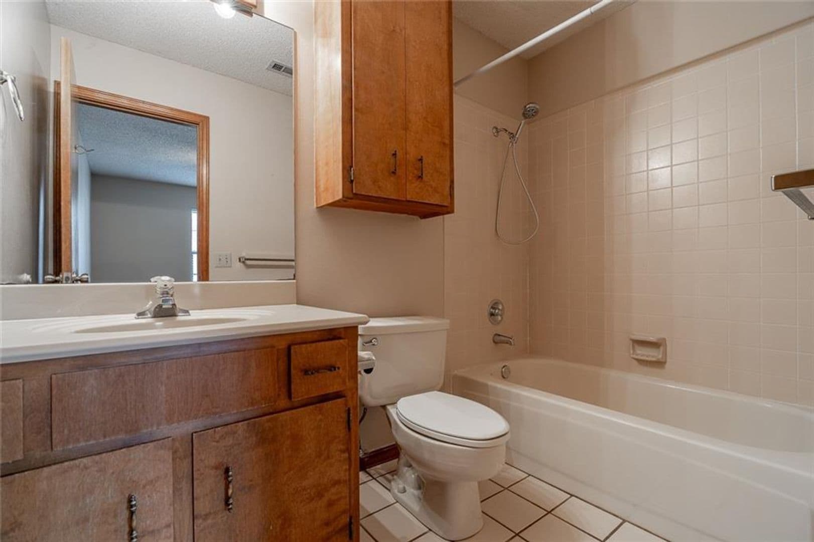 Fayetteville House: 374 Crossover Rd