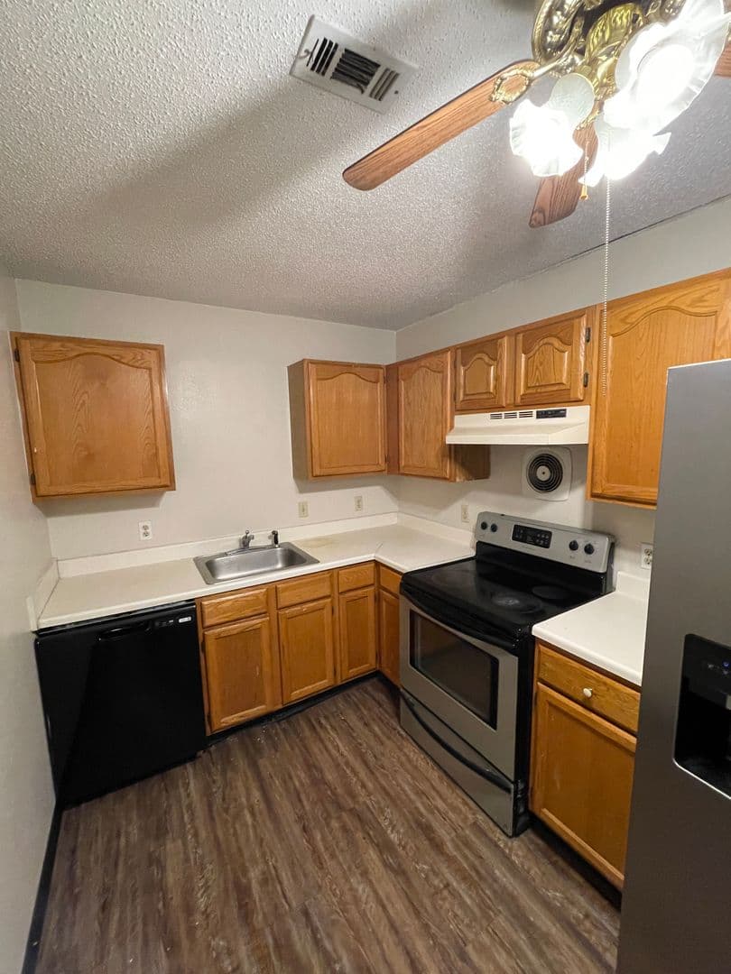 Springdale House: 3068 B Thompson