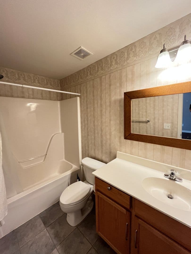 Elkins House: 1286 Hackberry Pl