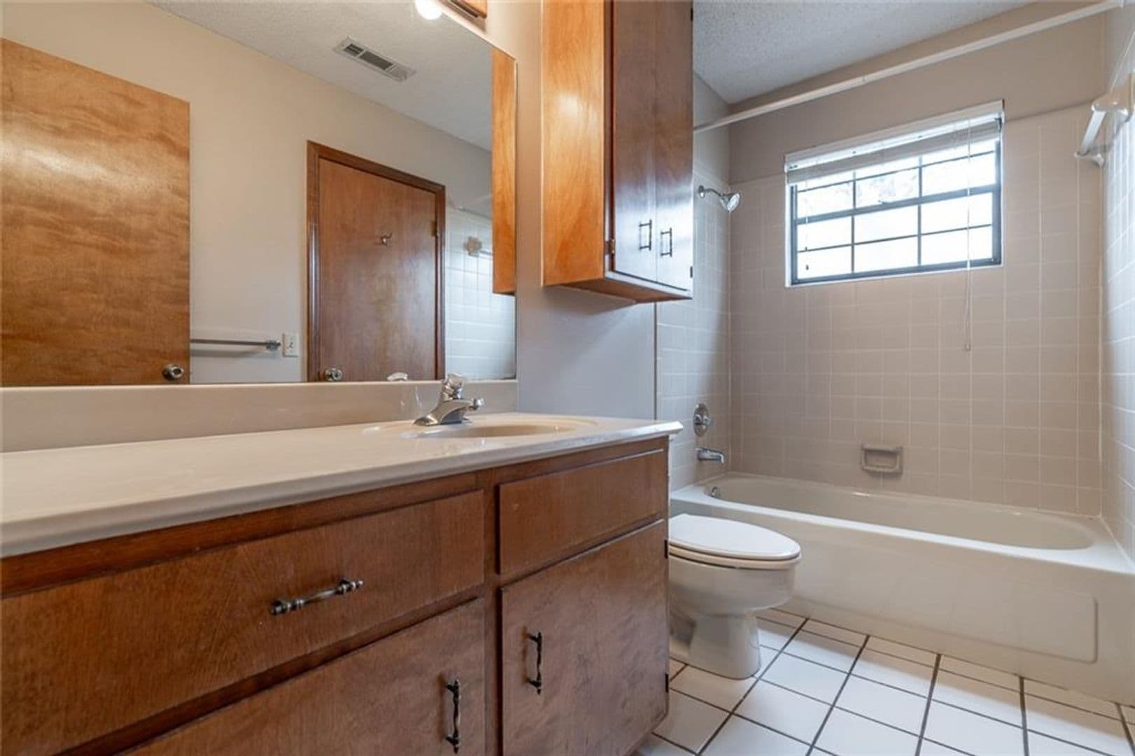 Fayetteville House: 374 Crossover Rd