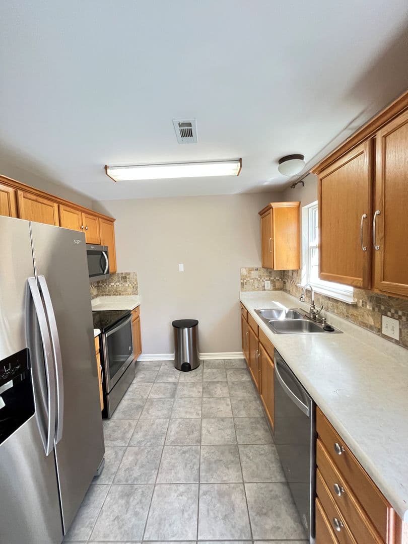 Elkins House: 1286 Hackberry Pl
