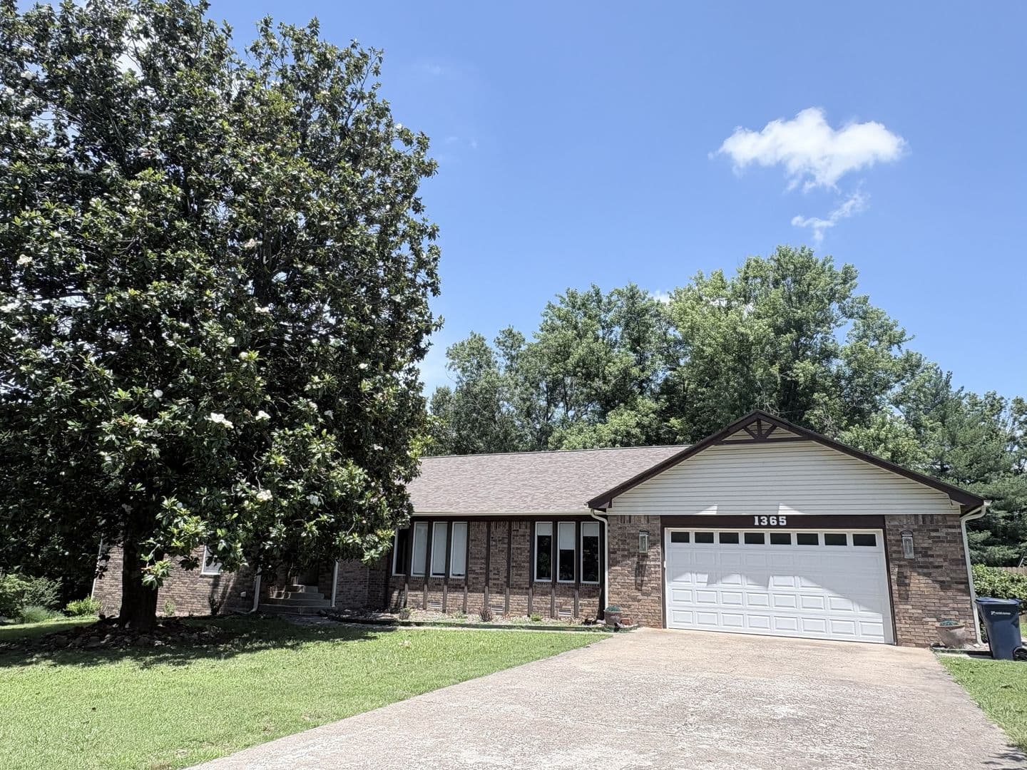 Siloam Springs House: 1365 Twin Springs