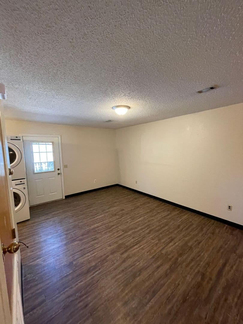 Springdale House: 3068 B Thompson