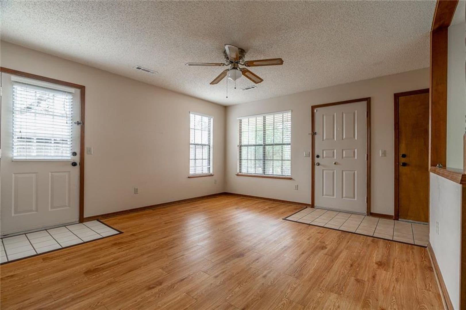 Fayetteville House: 374 Crossover Rd