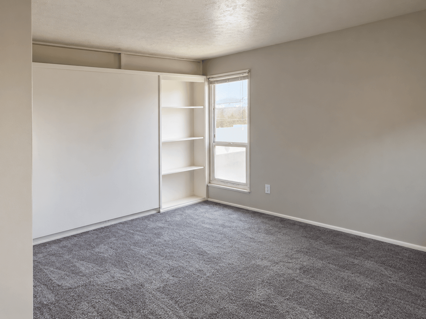 Seattle Apartment: 2655 14th Ave W