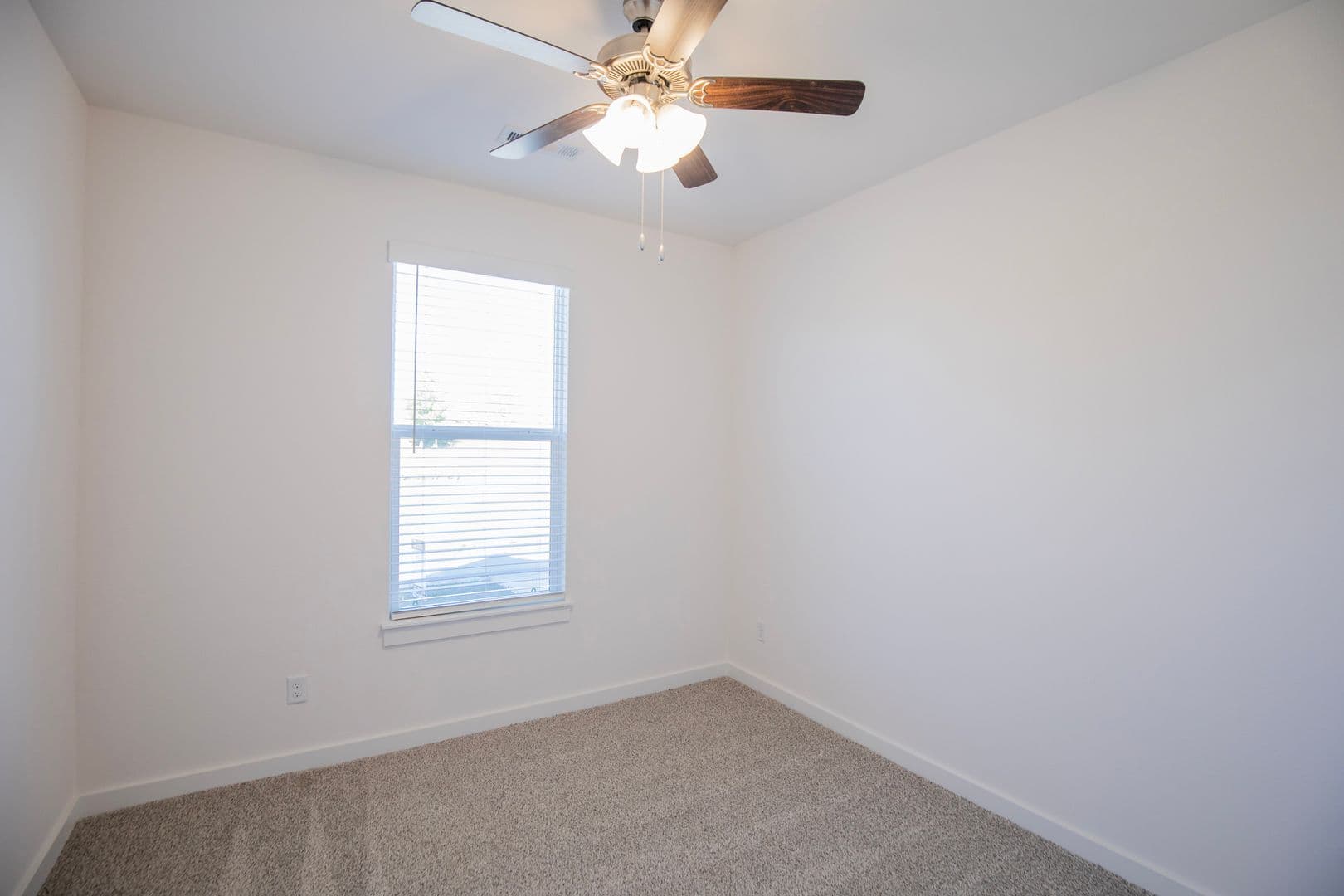 Fayetteville House: 136 S. Broyles Avenue