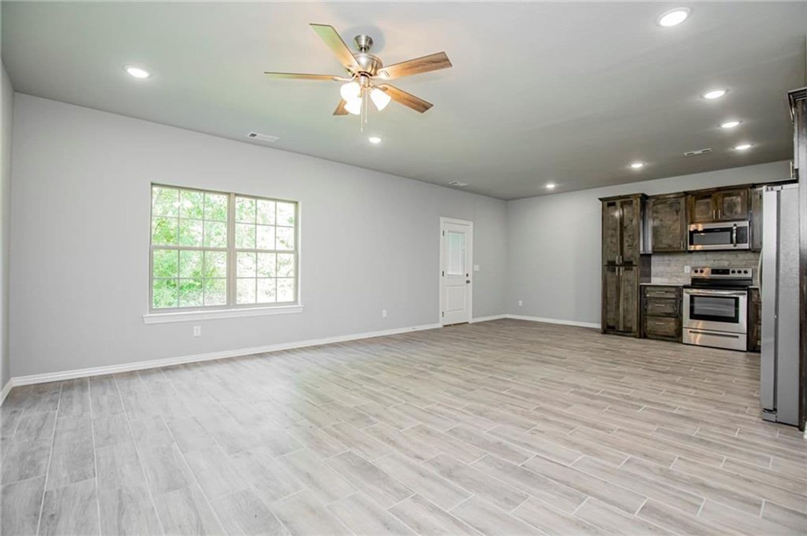Siloam Springs House: 1903-B Azlin Place