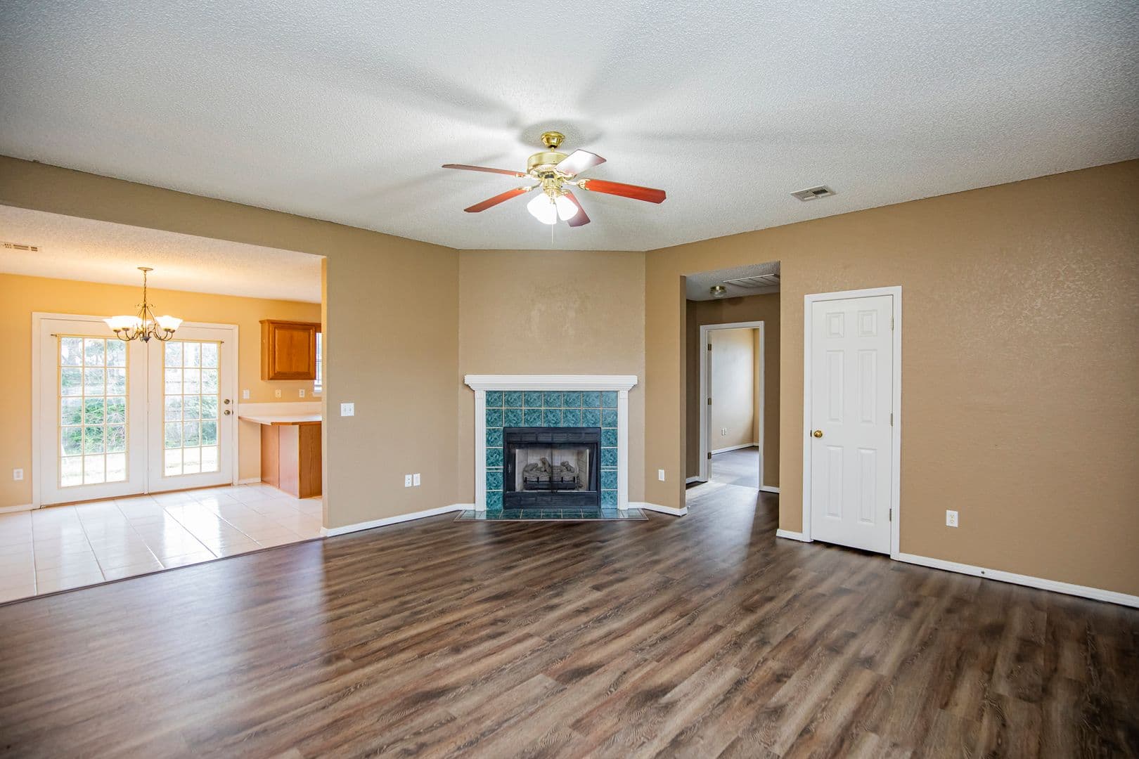 Bentonville House: 809 Jon Drive