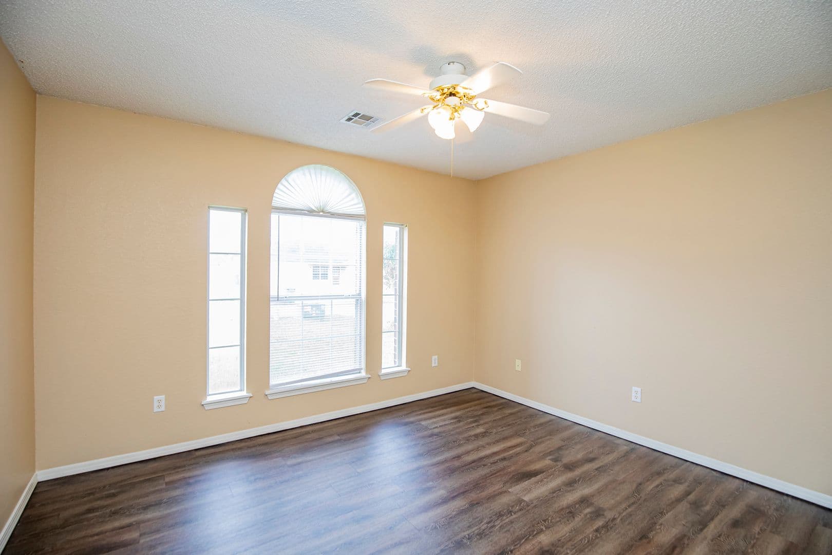 Bentonville House: 809 Jon Drive